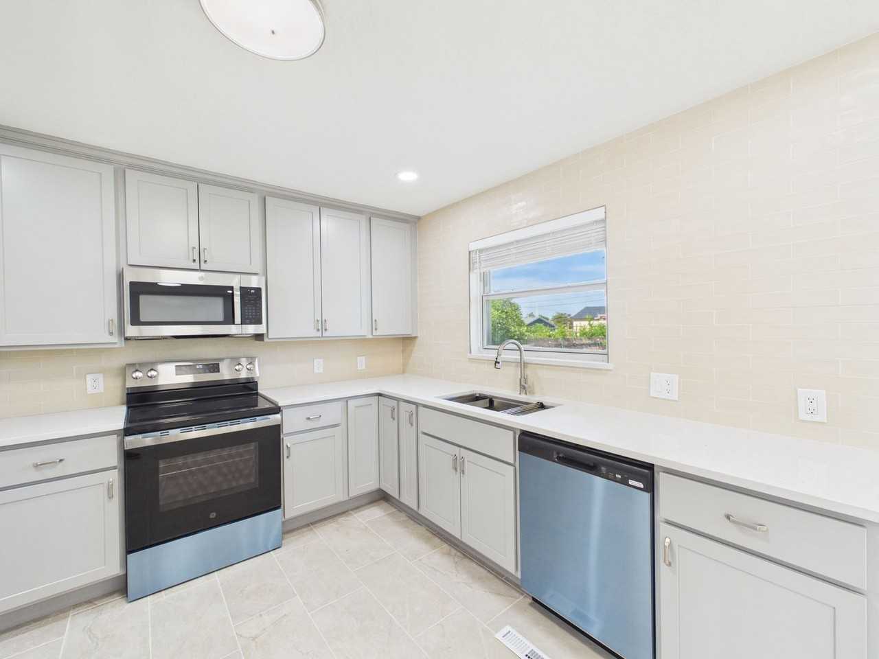 306 Sw 52nd St - Photo 6 of 20
