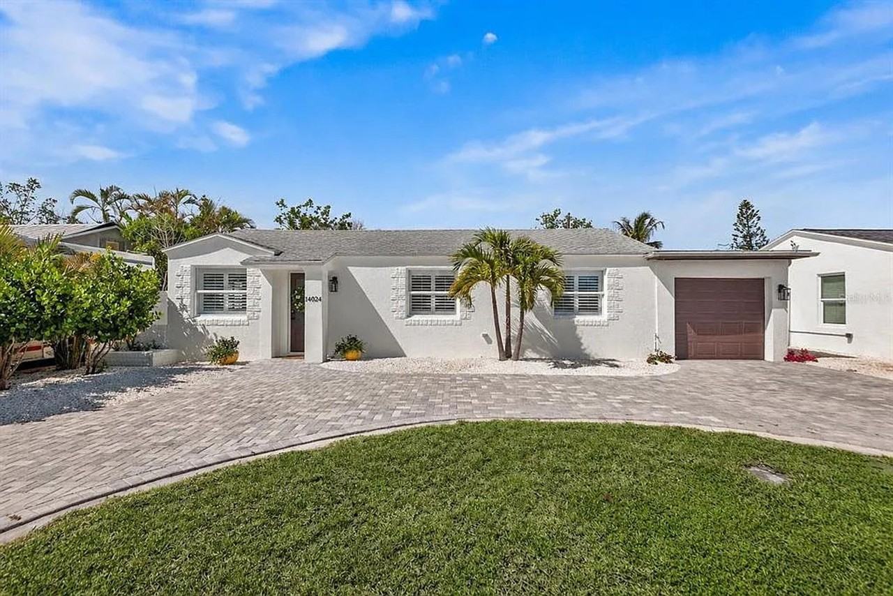 14024 N Bayshore Dr - Photo 2 of 49
