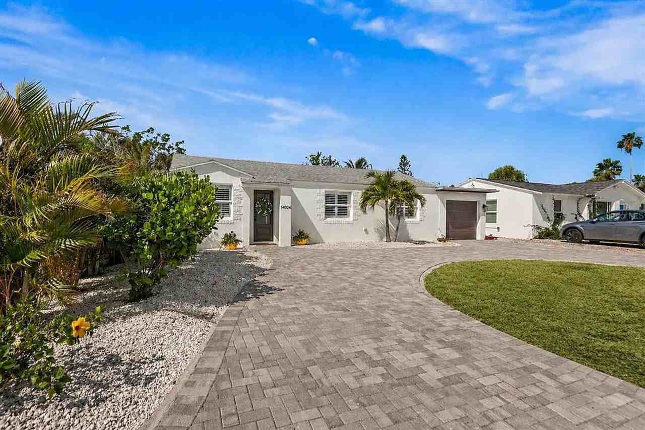 14024 N Bayshore Dr - Photo 3 of 49