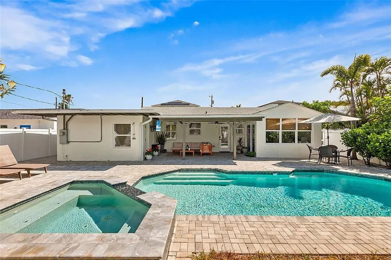 14024 N Bayshore Dr - Photo 4 of 49