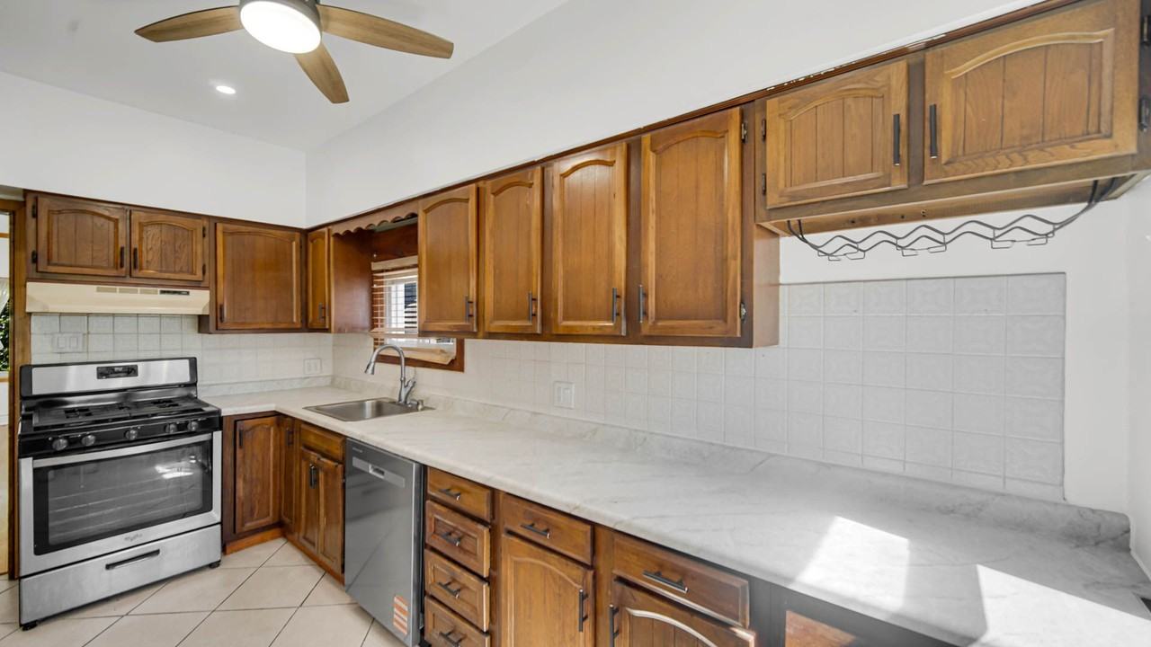 6949 Alabama Ave - Photo 7 of 22