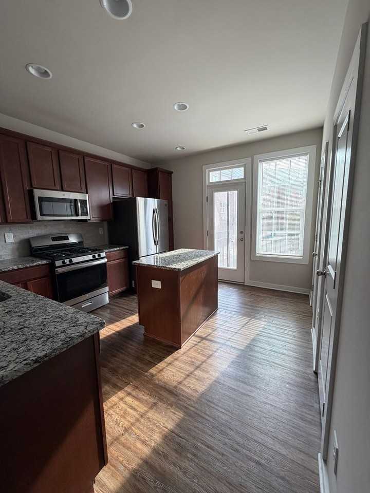 2217 Silver Crescent Dr - Photo 3 of 13