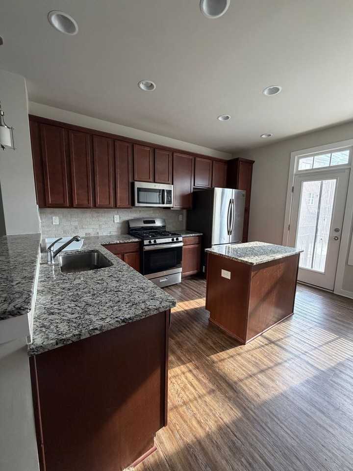 2217 Silver Crescent Dr - Photo 4 of 13