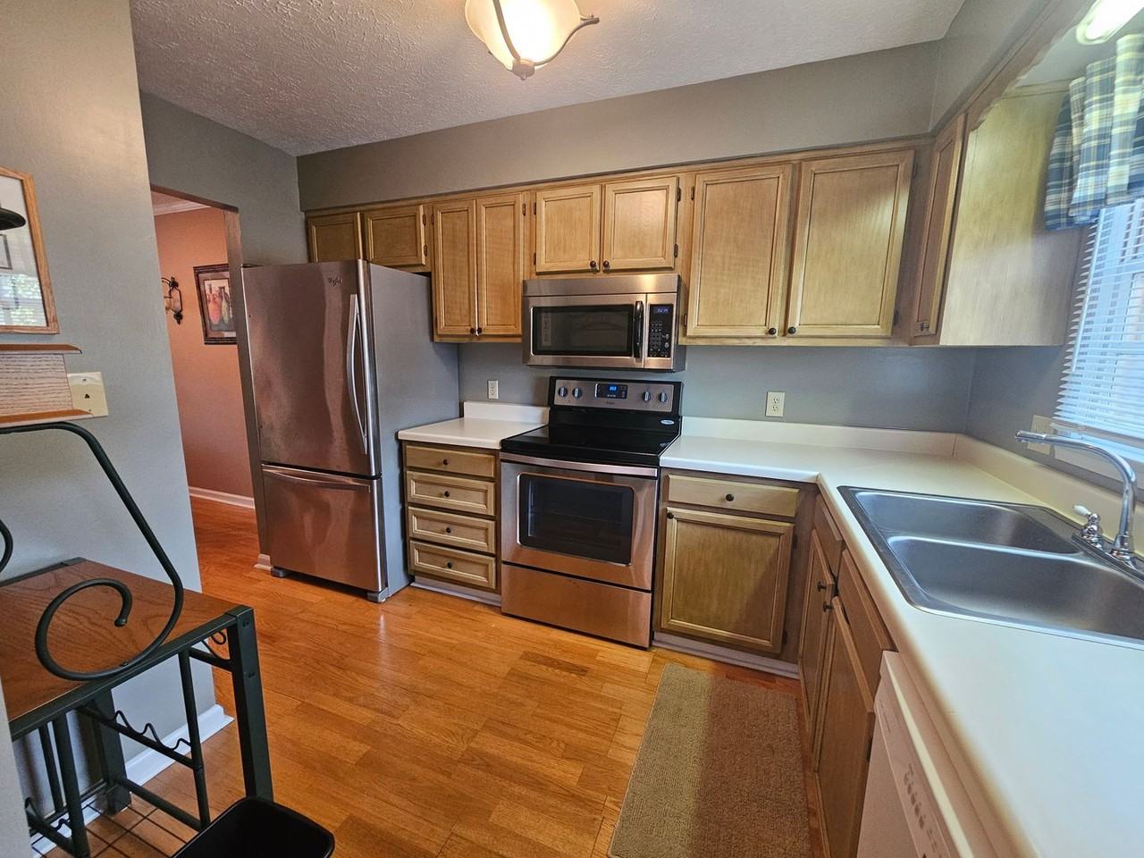 C2 - Photo 3 of 27