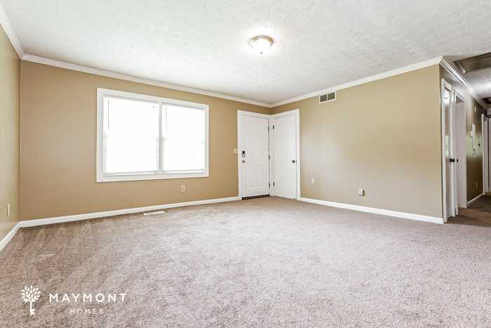 4590 Ridgeview Dr - Photo 4 of 15
