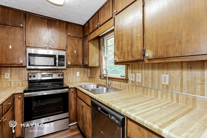 4590 Ridgeview Dr - Photo 6 of 15