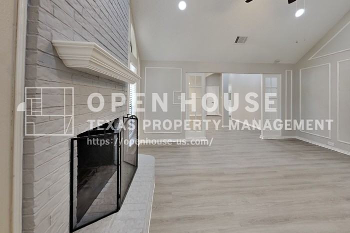 1520 Barclay Dr - Photo 5 of 20