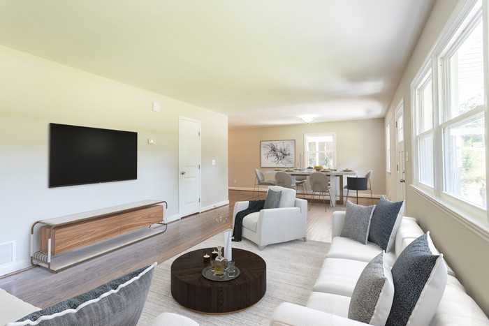 204 W Johnson St - Photo 3 of 20
