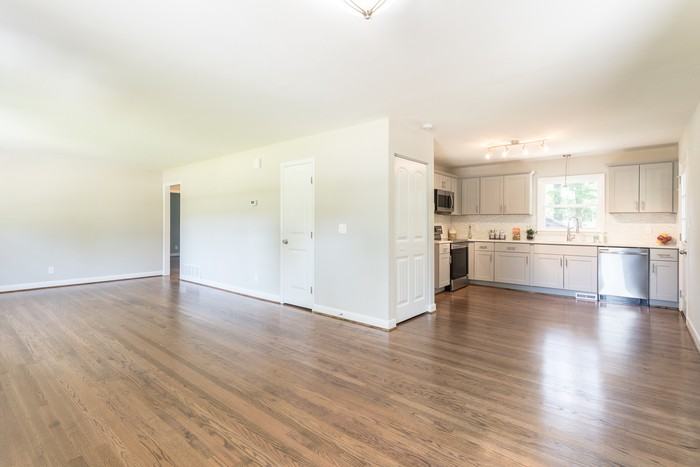 204 W Johnson St - Photo 4 of 20