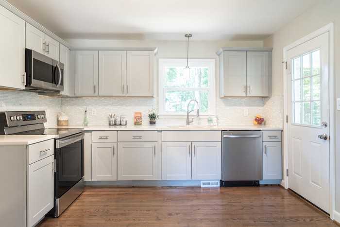 204 W Johnson St - Photo 6 of 20