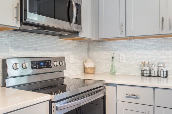 204 W Johnson St - Photo 7 of 20