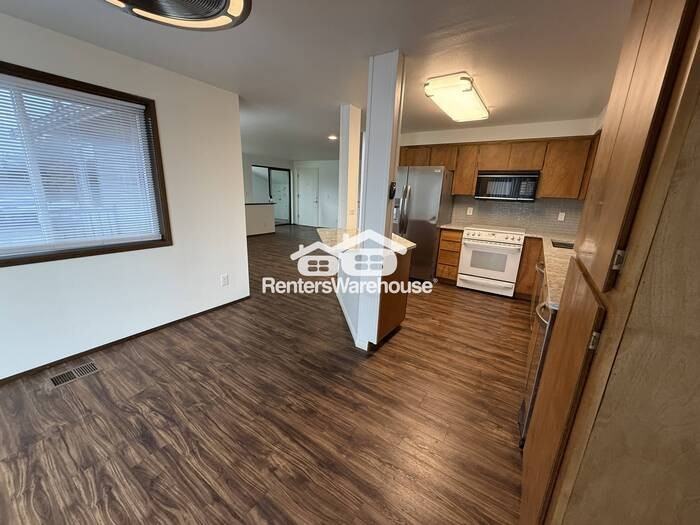 5718 Commercial Ave - Photo 5 of 19