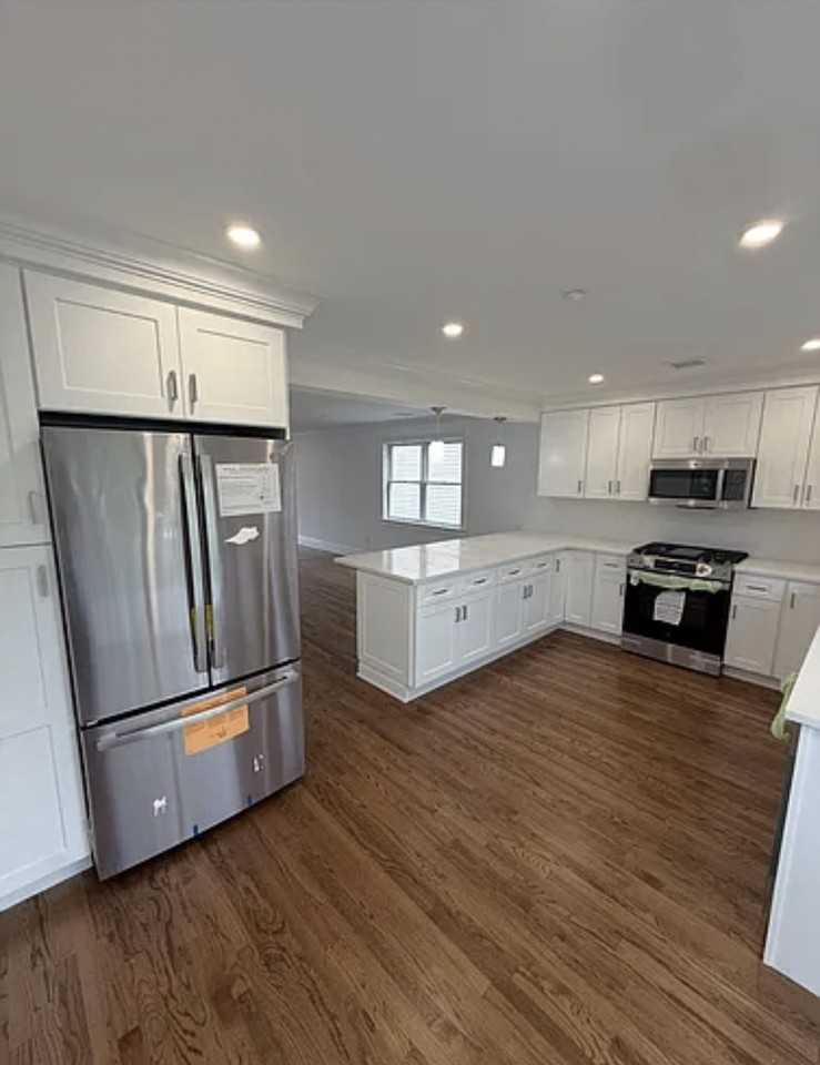 140 Rockwell St #A - Photo 3 of 20