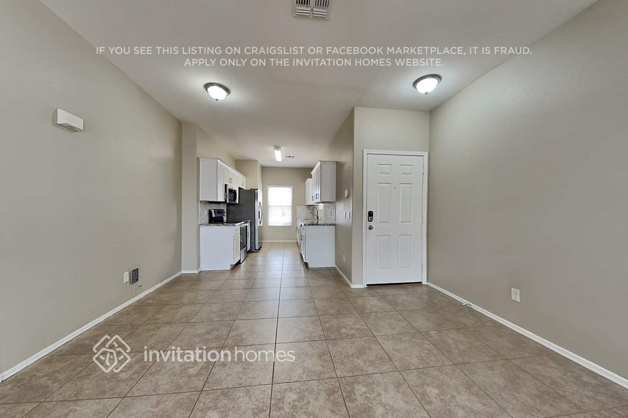 13177 W Calavar Rd - Photo 4 of 18