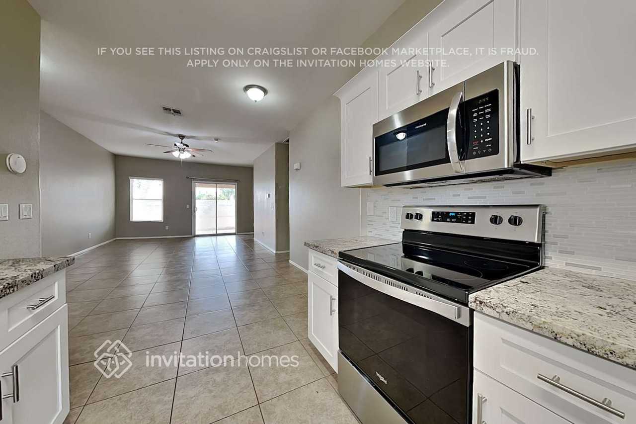 13177 W Calavar Rd - Photo 7 of 18