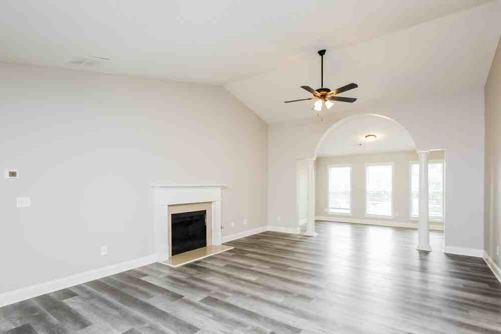 368 Embassy Dr - Photo 6 of 16