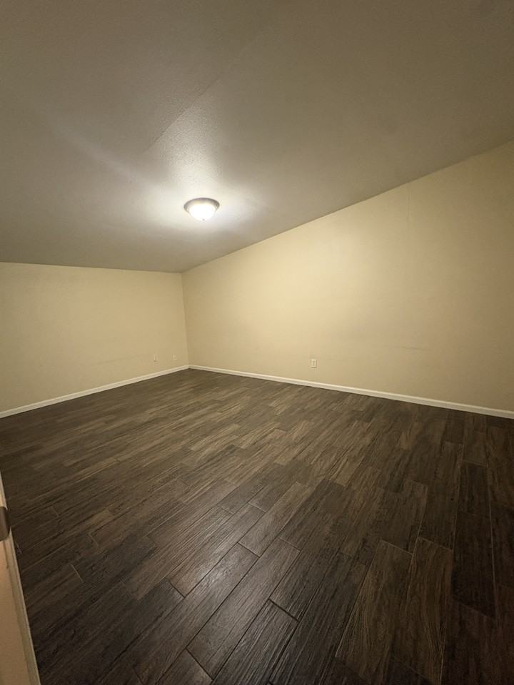 4419 N Hein Rd #3 - Photo 4 of 9