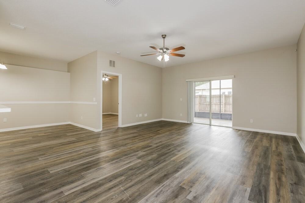 13417 Silvercreek Dr - Photo 3 of 16