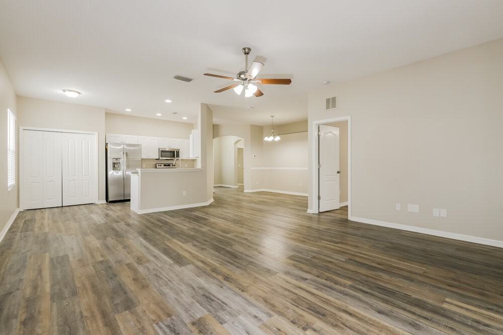 13417 Silvercreek Dr - Photo 4 of 16
