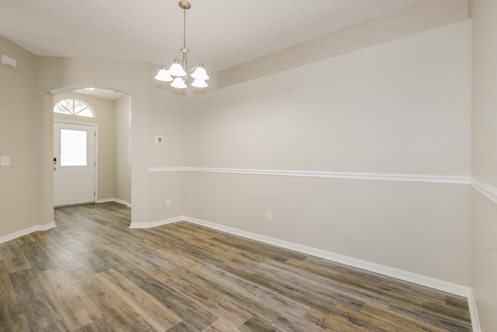 13417 Silvercreek Dr - Photo 5 of 16