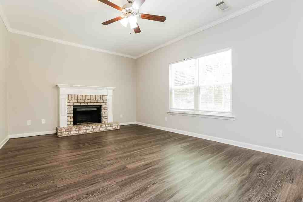 412 Fieldcrest Dr - Photo 4 of 17