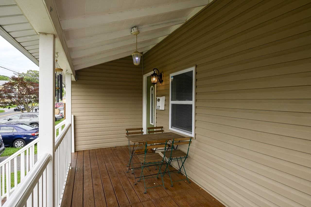 237 3rd Ave - Photo 5 of 29