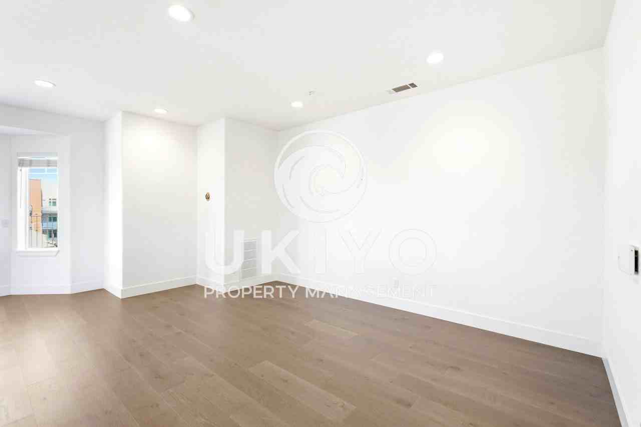 2933 Mcclure St #14 - Photo 3 of 49