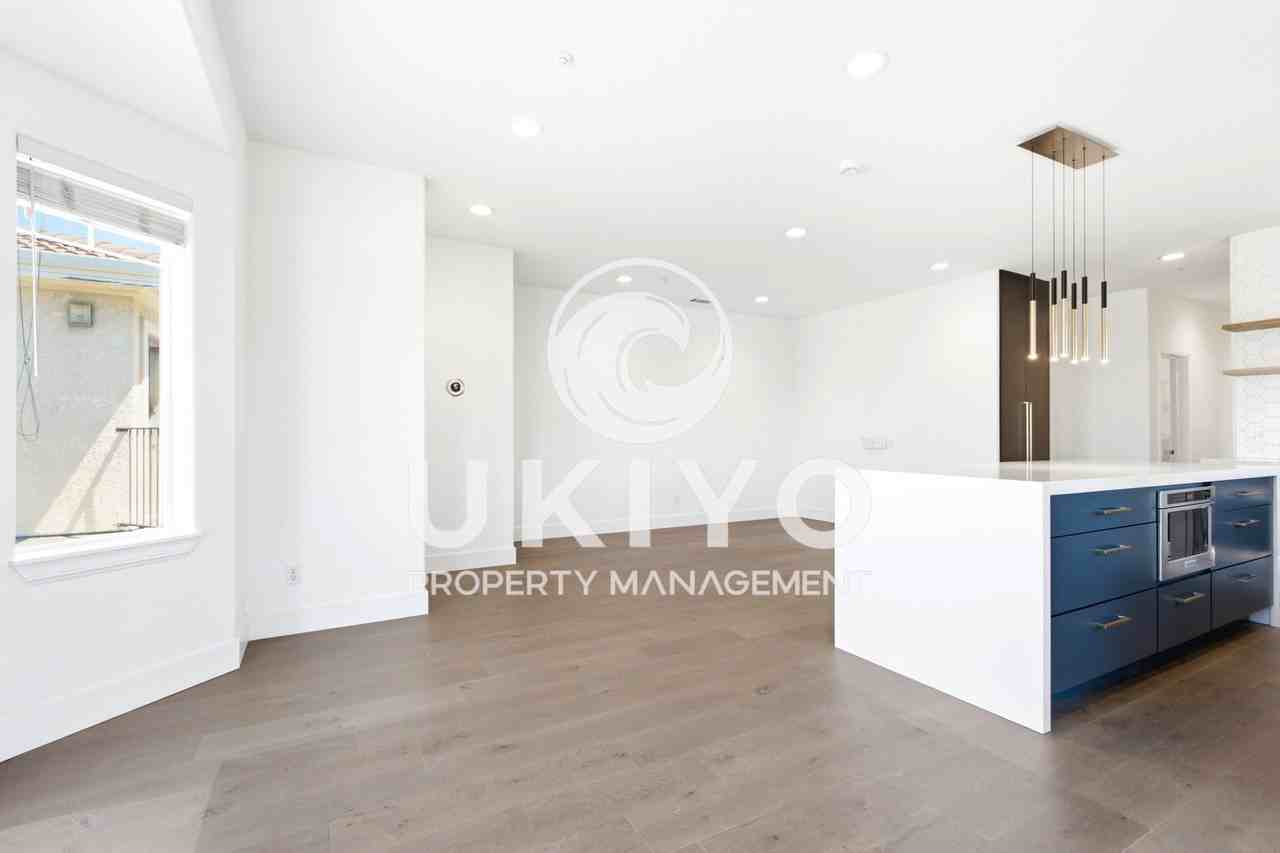 2933 Mcclure St #14 - Photo 5 of 49