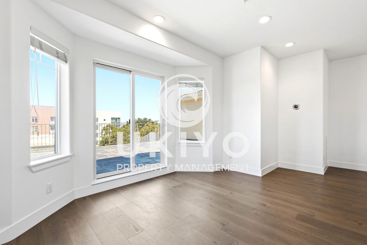 2933 Mcclure St #14 - Photo 6 of 49