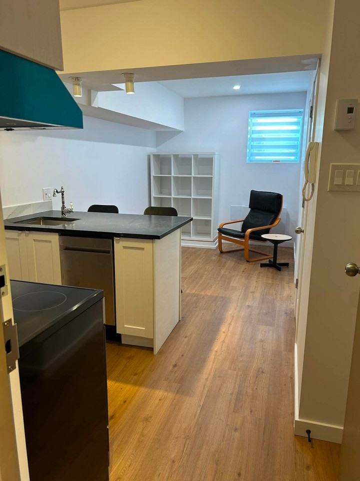 5745 Avenue de Darlington #16 - Photo 2 of 13