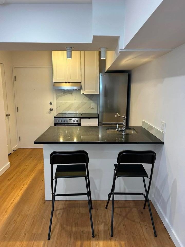 5745 Avenue de Darlington #16 - Photo 5 of 13