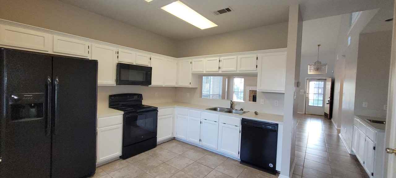 4826 Fern Lk - Photo 2 of 16