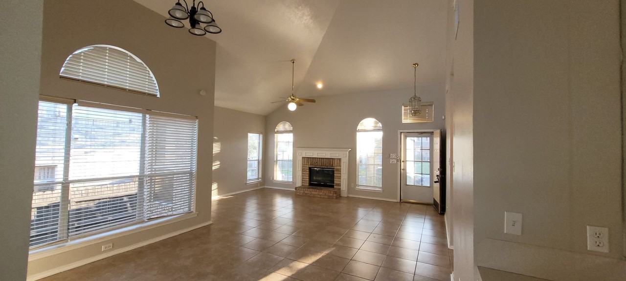 4826 Fern Lk - Photo 3 of 16