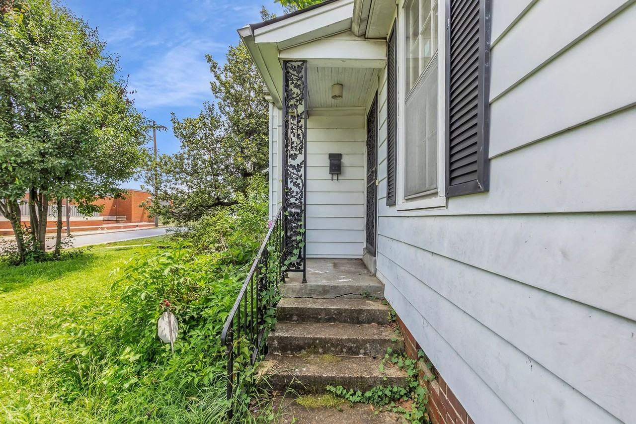 3729 Spottswood Ave - Photo 3 of 17