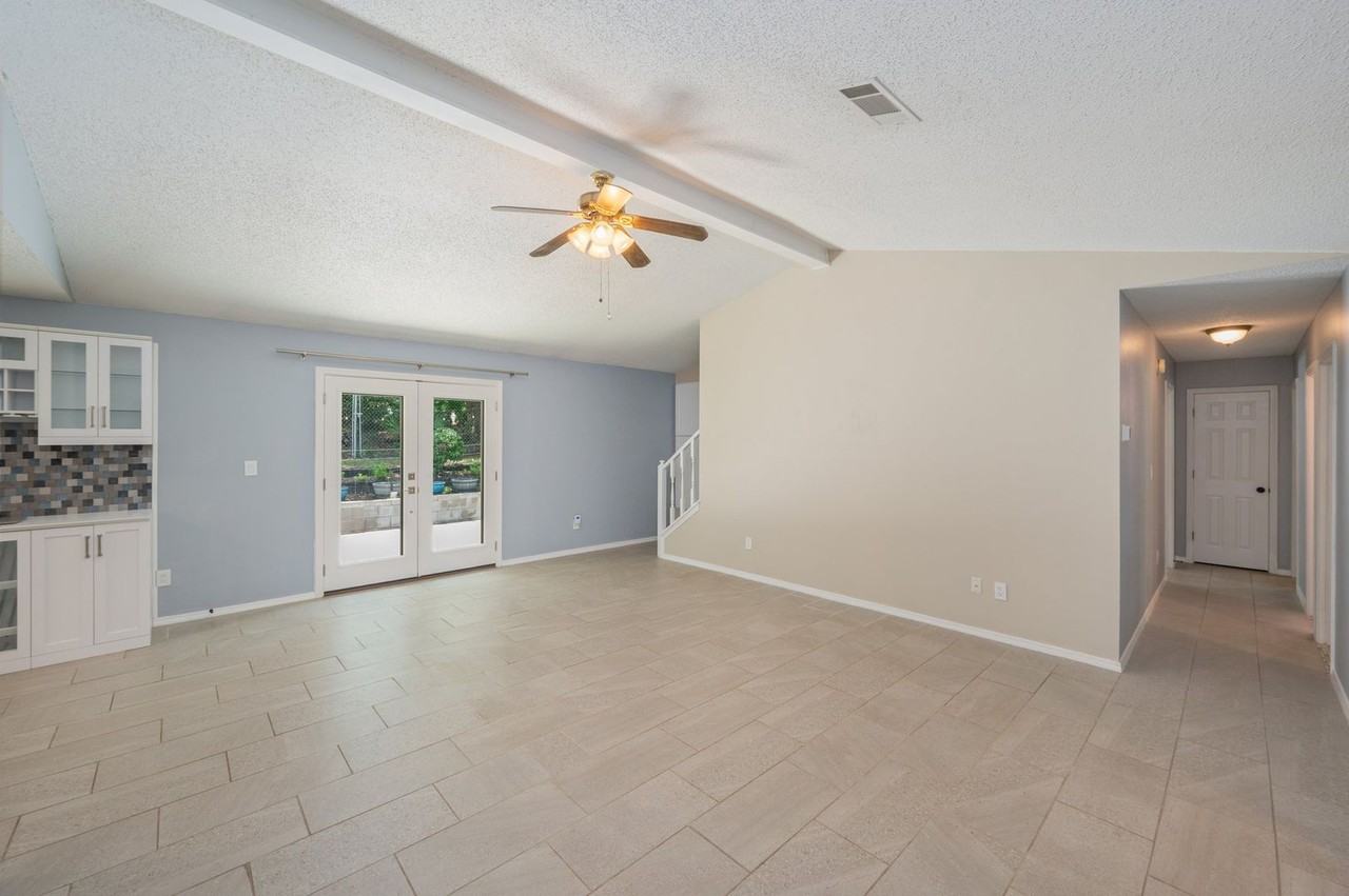 804 Sparkleberry Cv - Photo 5 of 44