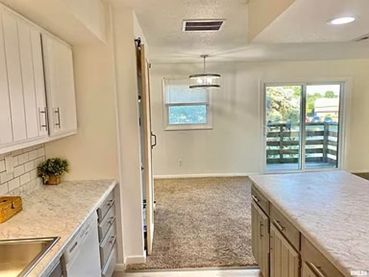 432 Amherst Dr. - Photo 6 of 22