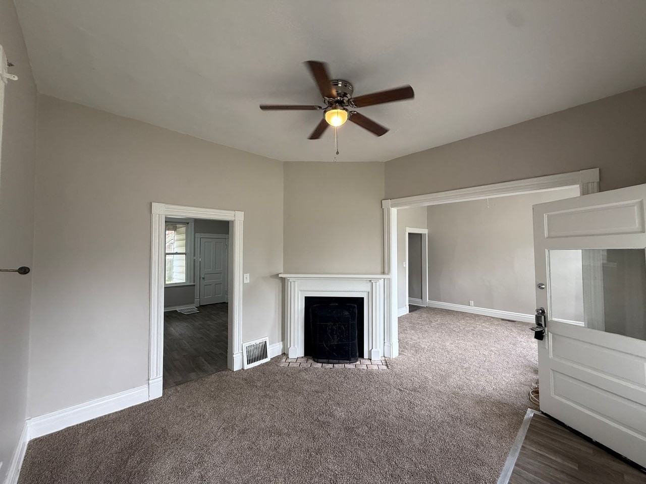938 W Edwards St - Photo 3 of 26