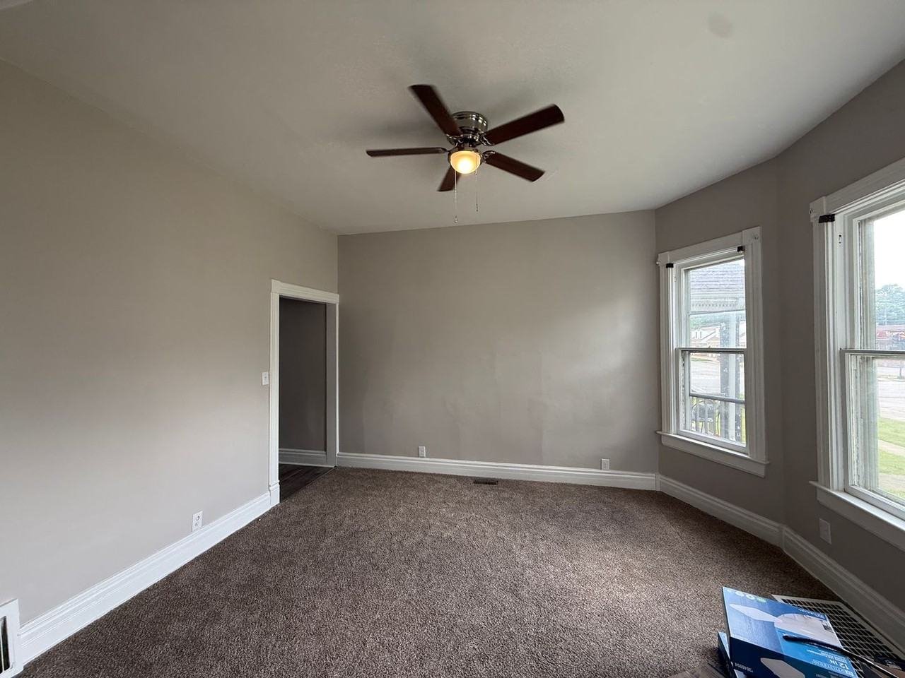 938 W Edwards St - Photo 4 of 26