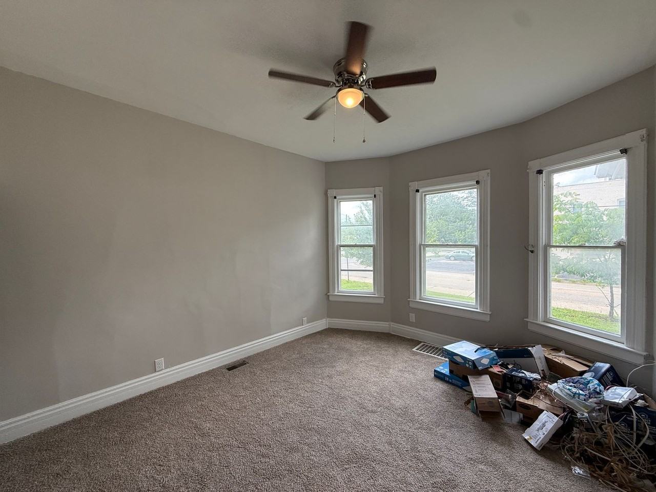 938 W Edwards St - Photo 5 of 26