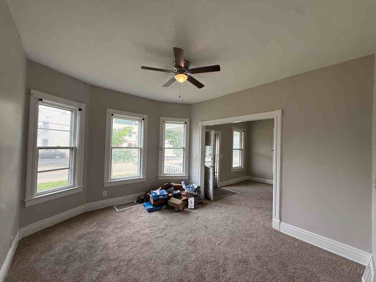 938 W Edwards St - Photo 6 of 26