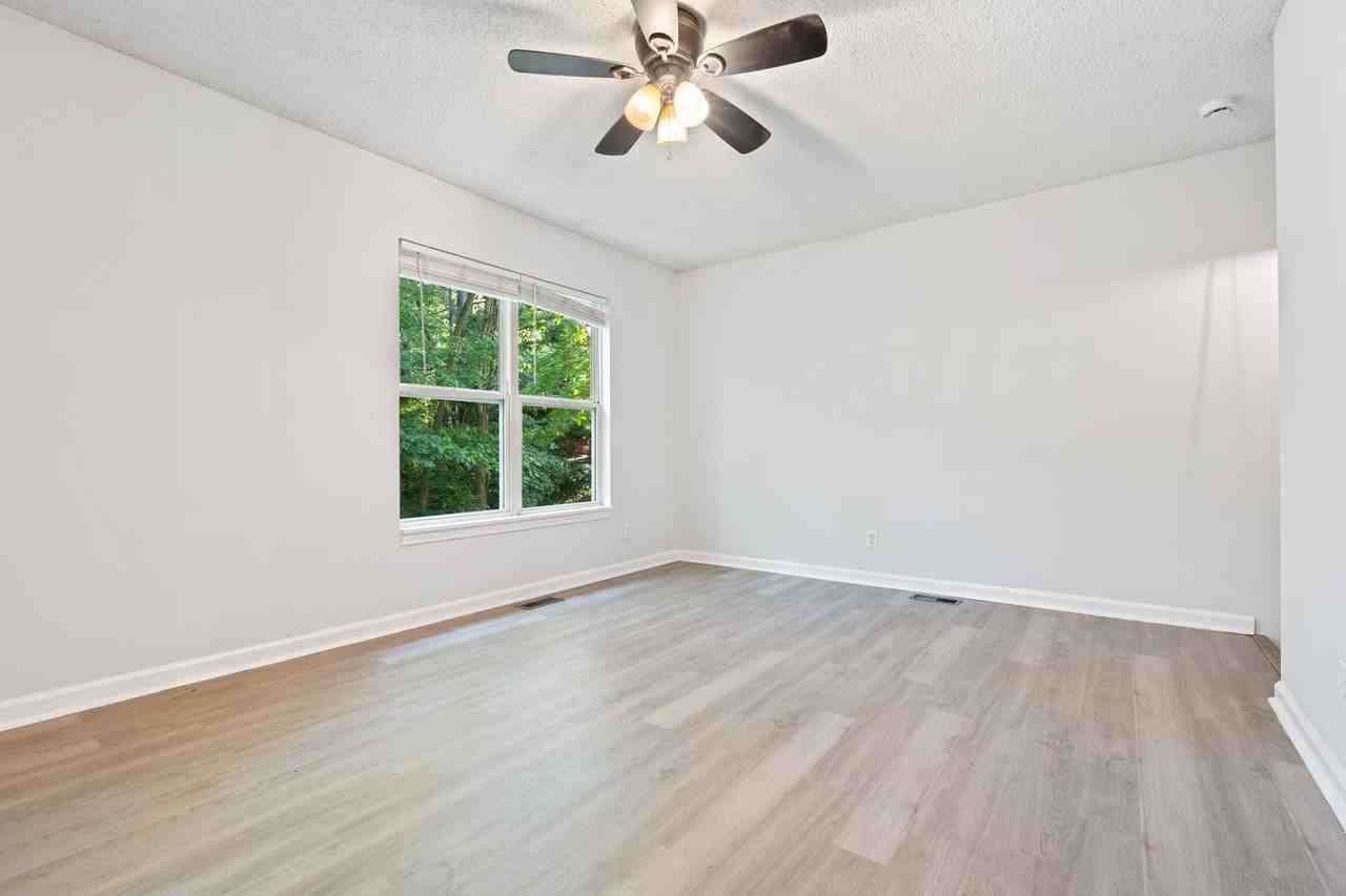 1102 Water Oak Ct - Photo 2 of 20