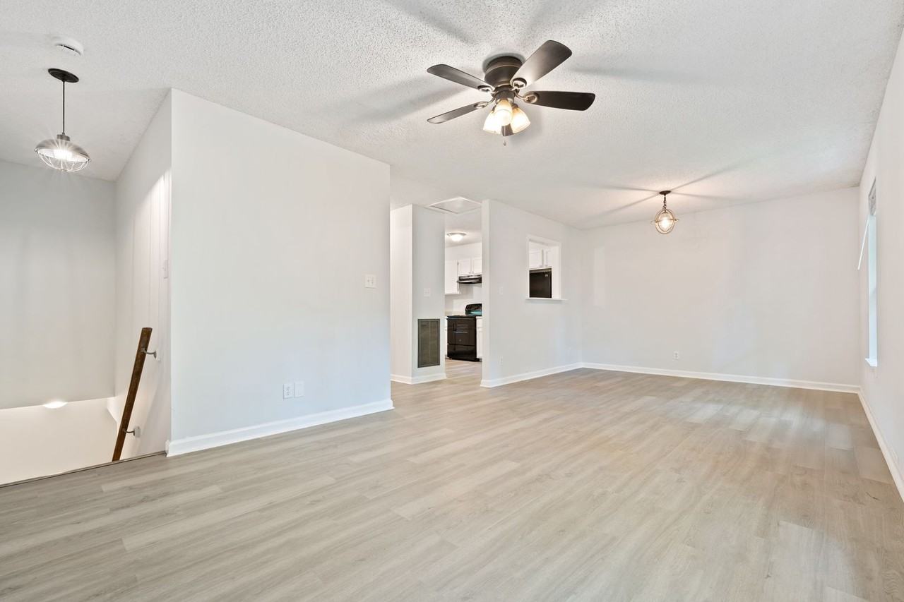 1102 Water Oak Ct - Photo 3 of 20