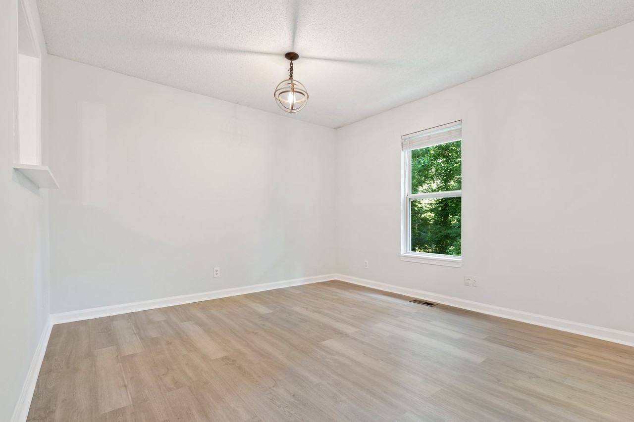 1102 Water Oak Ct - Photo 4 of 20