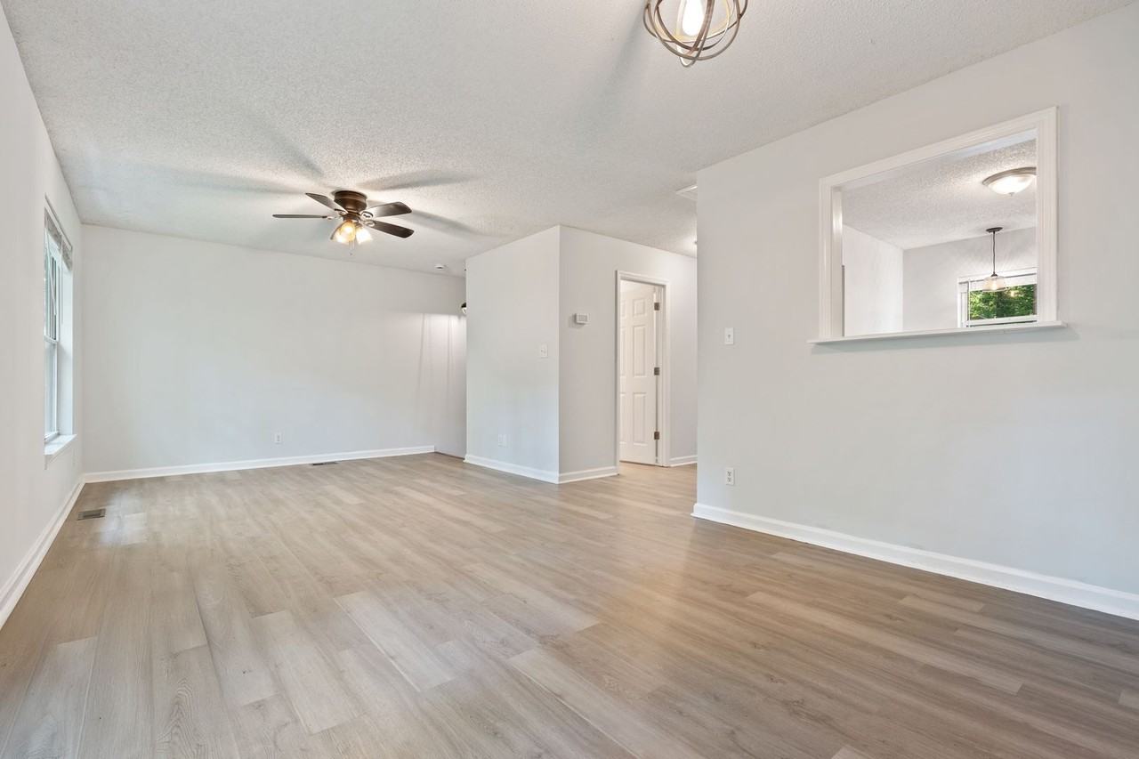 1102 Water Oak Ct - Photo 5 of 20