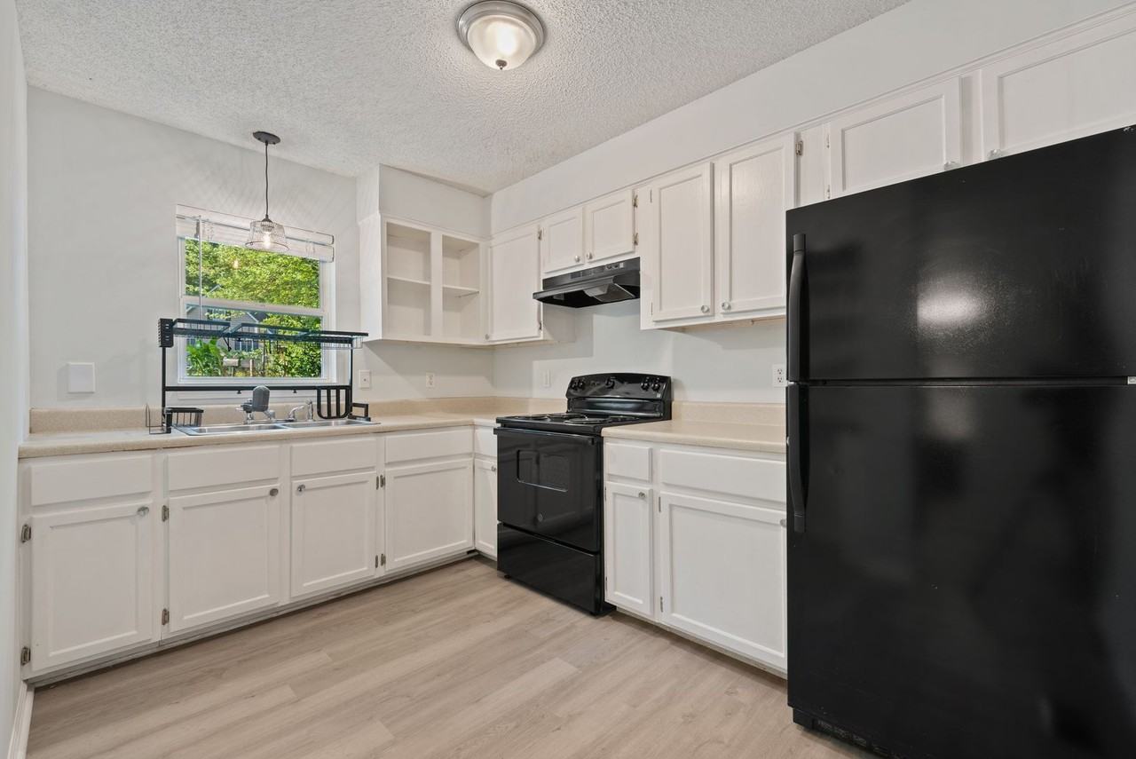 1102 Water Oak Ct - Photo 6 of 20
