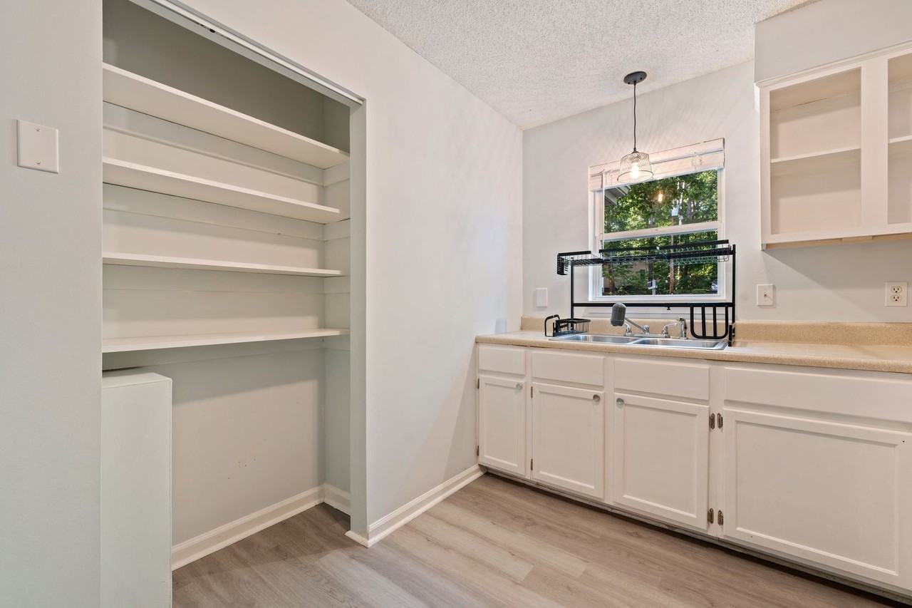 1102 Water Oak Ct - Photo 7 of 20