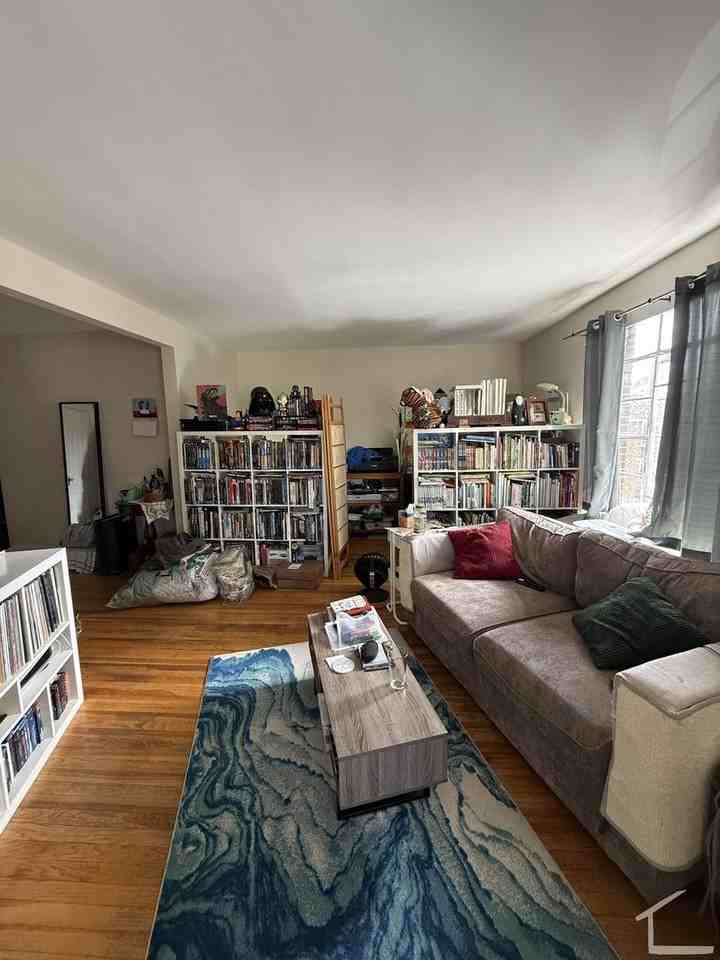 101 Strathmore Rd - Photo 2 of 10