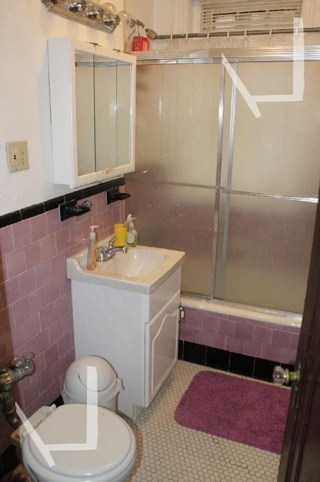 2023 Commonwealth Ave - Photo 4 of 4