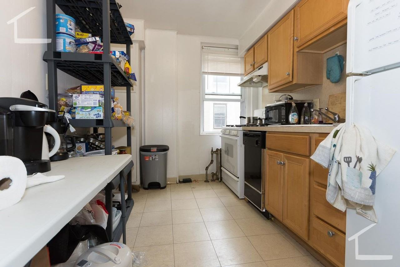 2027 Commonwealth Ave - Photo 4 of 5