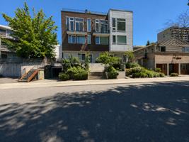 featured image of 722 Summit Ave E